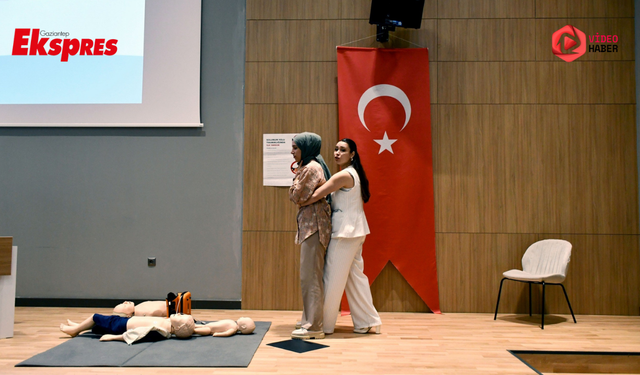 Binlerce kişi Heimlich manevrası eğitimi aldı