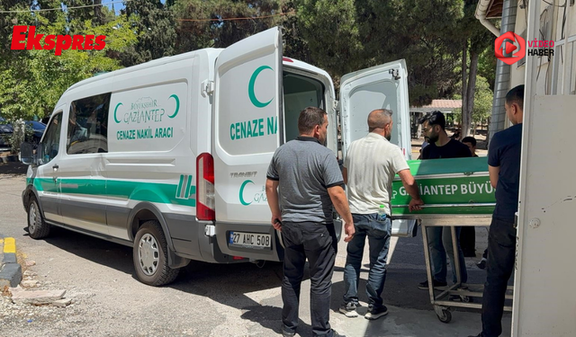 Tır, traktöre çarptı...
