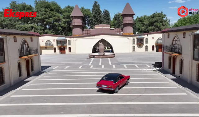 Klasik otomobiliyle gazilik hatıralarını yaşatıyor