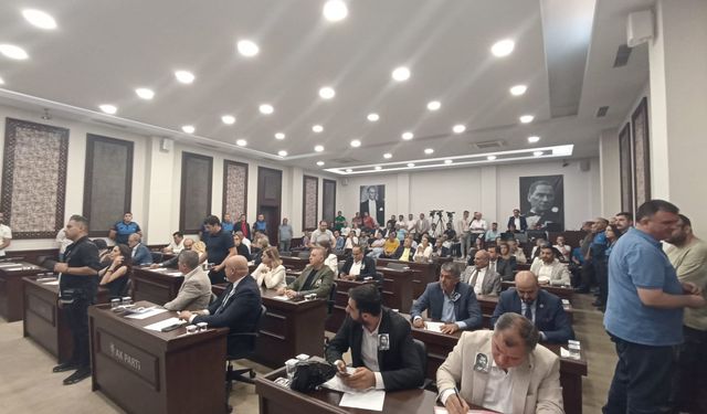 Şehitkamil Meclisi’nde “Saygısız” kavgası