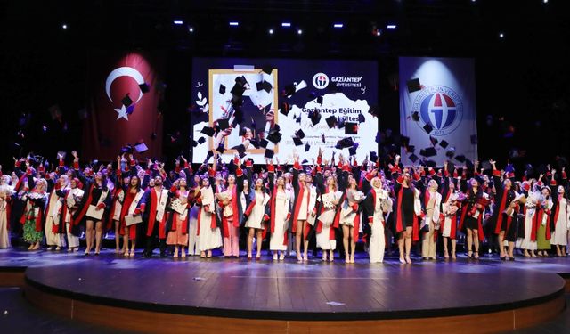 GAÜN Eğitim Fakültesi’nde mezuniyet coşkusu