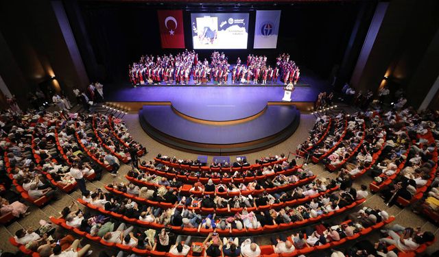 GAÜN Fen Edebiyat Fakültesi mezuniyet töreni gerçekleşti