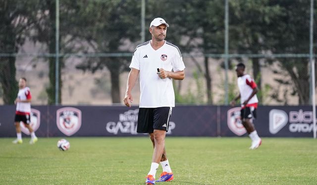 Burak Yılmaz ilk resmi maçına çıkacak