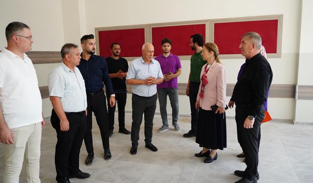 Derya Bakbak, deprem konutlarını ve okulları inceledi