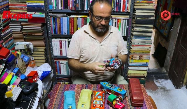 Oyuncak merakı iş yerini müzeye çevirdi