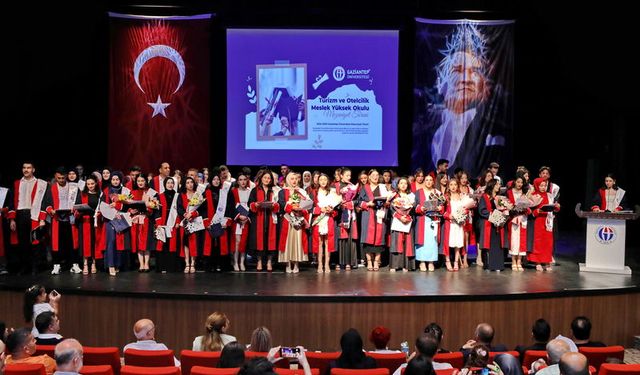 GAÜN Turizm ve Otelcilik MYO’da mezuniyet coşkusu