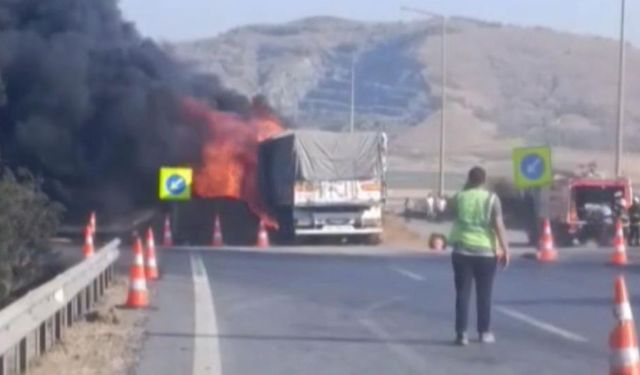 Otoyolda mazot yüklü tanker alev aldı. Patlamalar yaşandı!