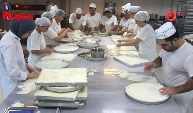 Gaziantep'te öğrencilerin ürettiği baklava yok satıyor