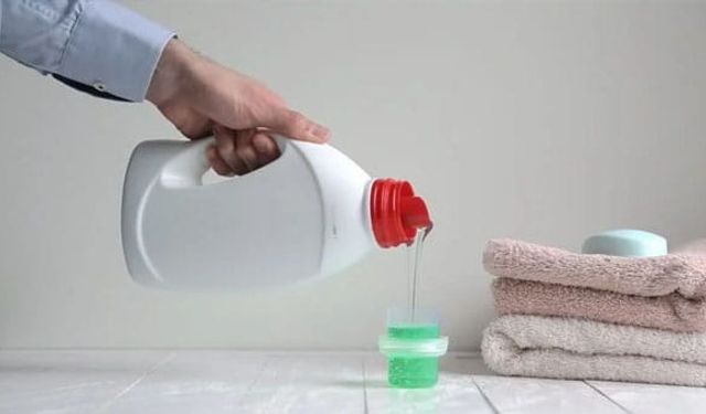 Çamaşır suyu lekesini tek hamlede yok ediyor!