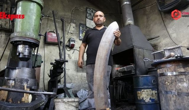 Gaziantep’te insan boyu satır ilgi odağı