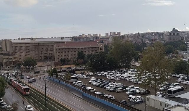 Gaziantep caddeler göle döndü, trafik felç oldu