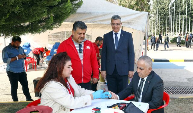 Rektör Doğan, Türk Kızılay’ına kan bağışında bulundu