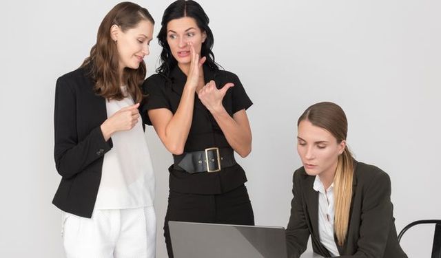 Beni Kim Kıskanıyor? Seni kıskananları ele veren 6 davranış