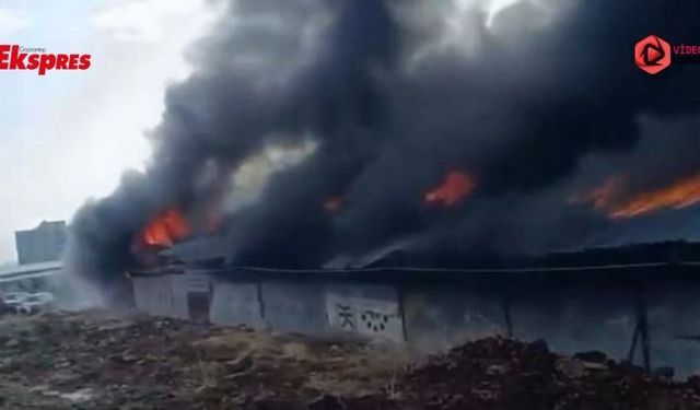 Nurdağı’nda depo yangını: Alevler şantiyeyi sardı