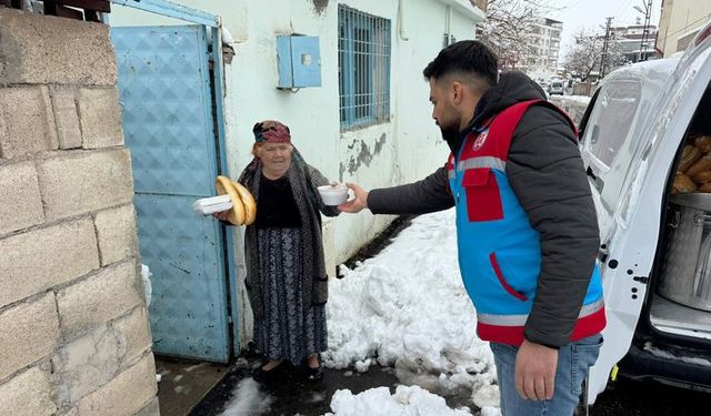 Araban’da 500 aileye sıcak yemek ulaştırıldı