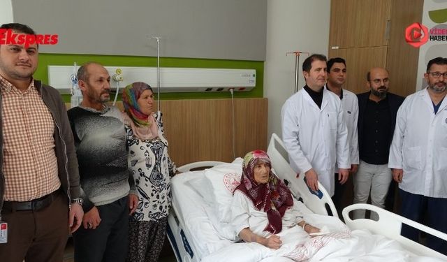 Yaşlı kadının karnından 4,5 kilogramlık tümör çıkarıldı