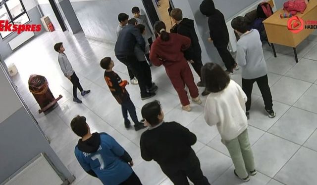 Boğazına ekmek kaçtı, öğretmeni kurtardı