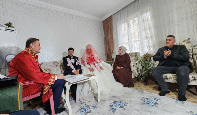 Gaziantep'te kar altında nikah kıyıldı