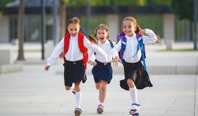 Öğrenciler merek ediyor 15 tatil uzatıldı mı