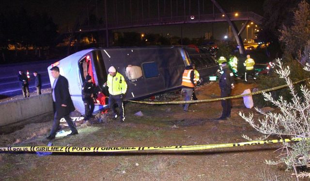 TAG otoyolunda yolcu otobüsü devrildi: Yaralılar var...