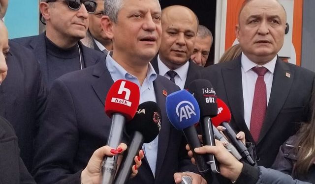 Özgür Özel Nurdağı’nda depremzedelerle buluştu