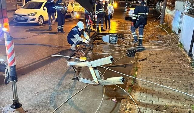 Gaziantep’te fırtına elektrik hatlarını vurdu