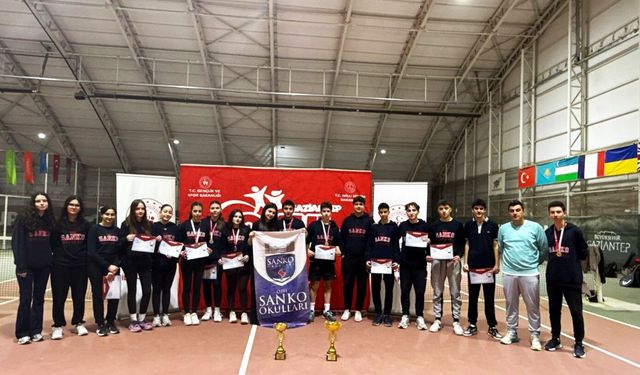 SANKO Okulları Teniste İl Şampiyonu ve İkincisi Oldu