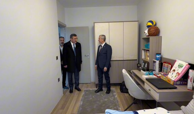 Cumhurbaşkanı Yardımcısı Yılmaz sosyal konutları inceledi