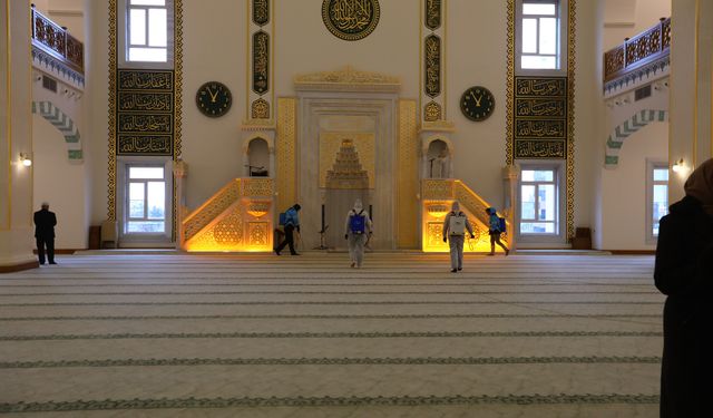 Gaziantep’te camiler Ramazan’a gül suyuyla hazırlandı