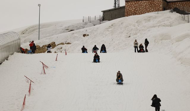 GİBTÜ Uluslararası öğrencileri karın keyfini çıkardı