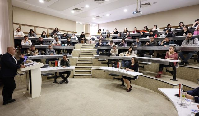 HKÜ’de “Mezopotamya’dan Günümüze: Gılgamış Destanı” konferansı düzenlendi