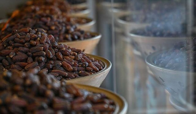 Hurma tezgahlardaki yerini aldı