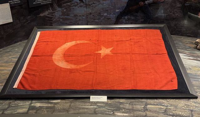 Şehit Kamil’in bayrağı Panorama Müzesi’nde ziyarete açıldı