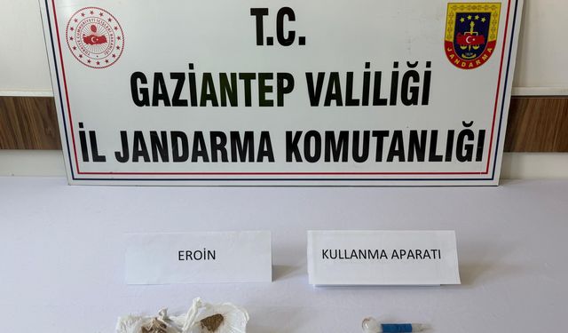 Gaziantep’te araçta uyuşturucu tespit edildi: 3 gözaltı