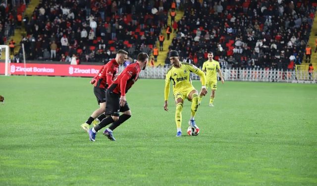 Gaziantep FK evinde Fenerbahçe’ye 4-0 mağlup