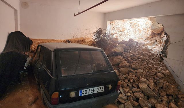 Gaziantep'te sağanak yağmur duvarı yıktı