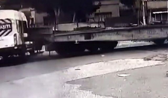 Gaziantep’te hemzemin geçitte tren okul servisine çarptı