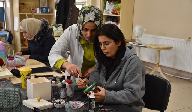 Şahinbey’de kadınlar el emeğini kazanca dönüştürüyor