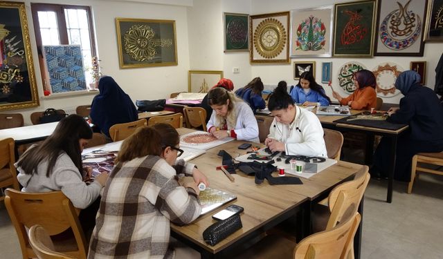 Gaziantep’te kadın kursiyerler filografiyle hayallerini işliyor