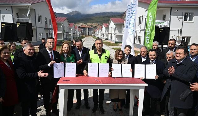 Ahbap Derneği’nin konutları teslim edildi