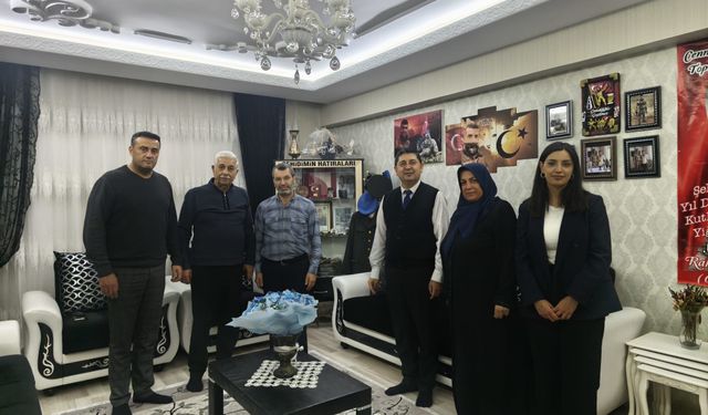 Gazetecilerden Şehit Ailesine Anlamlı Ziyaret