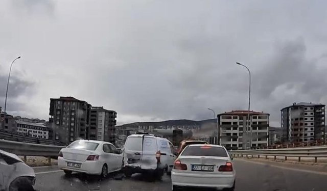 Gaziantep’te zincirleme kaza kameralara yansıdı