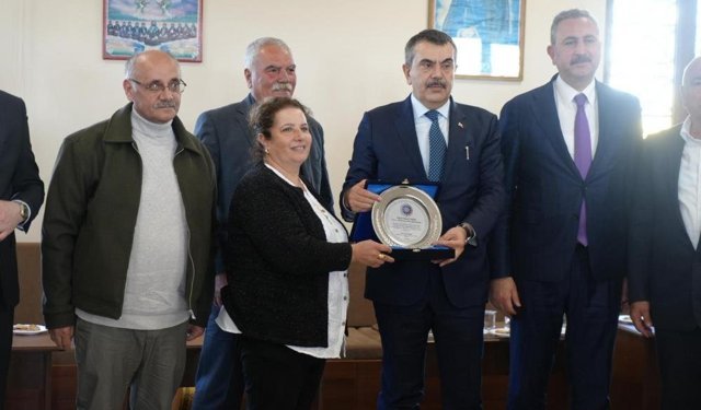 Tekin: Müfredata yeni dini inanç dersleri eklendi