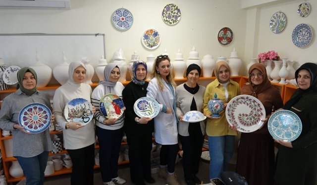 Kadınlar çiniyi sanata dönüştürüyor
