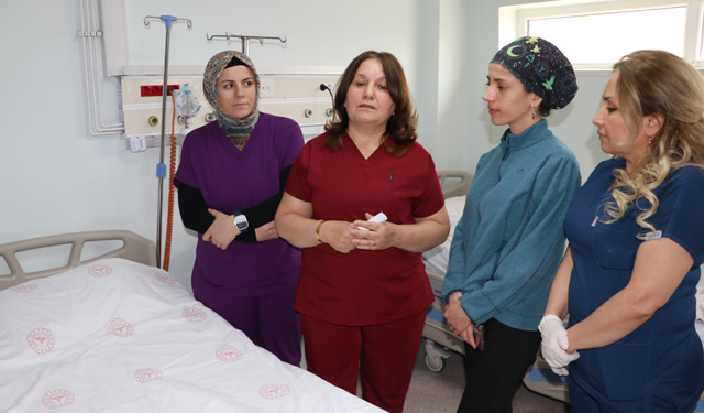 Anne ve kızın doğumunu aynı ebe yaptı