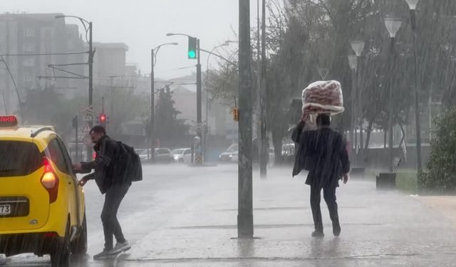 Gaziantep’te sağanak hayatı felç etti