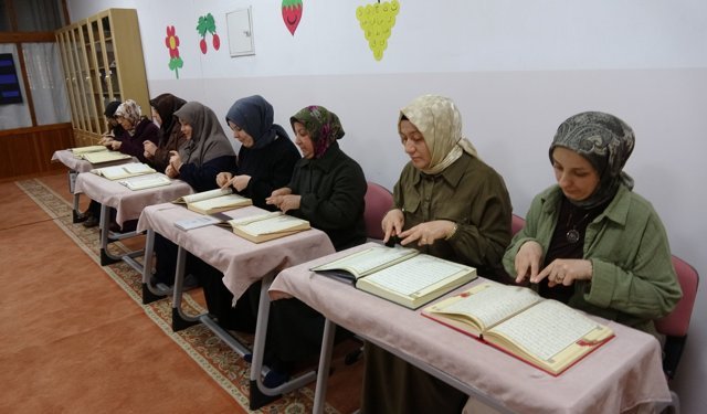 İşaret diliyle Kur’an-ı Kerim öğreniyorlar