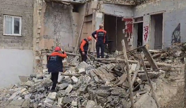 Gaziantep'te kerpiç bina çöktü: Yaralılar var...