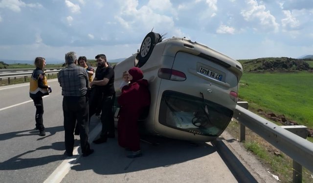 Gaziantep’te minibüs takla attı