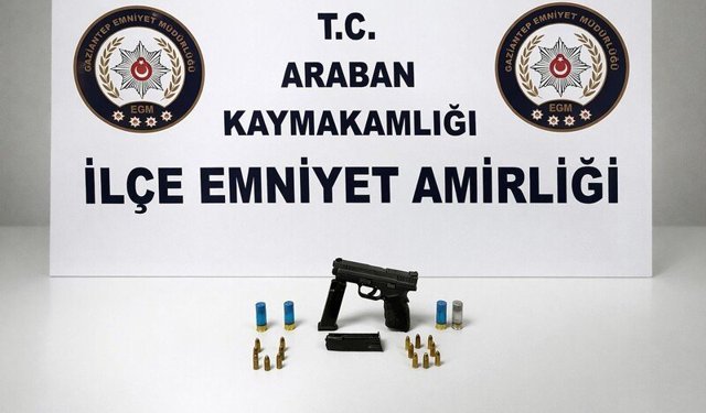 Araban’da araç aramasında tabanca ele geçirildi